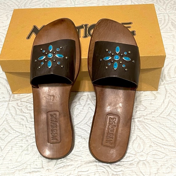 MYSTIQUE embellished studded brown leather slide sandals NIB size 7 - Picture 2 of 8